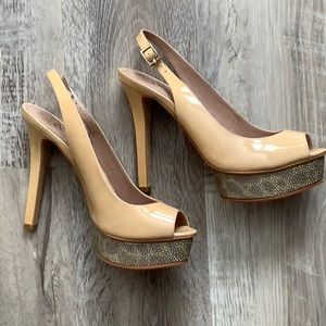 Vince Camuto Peep Toe Platform Heels - Size 7M - Tan